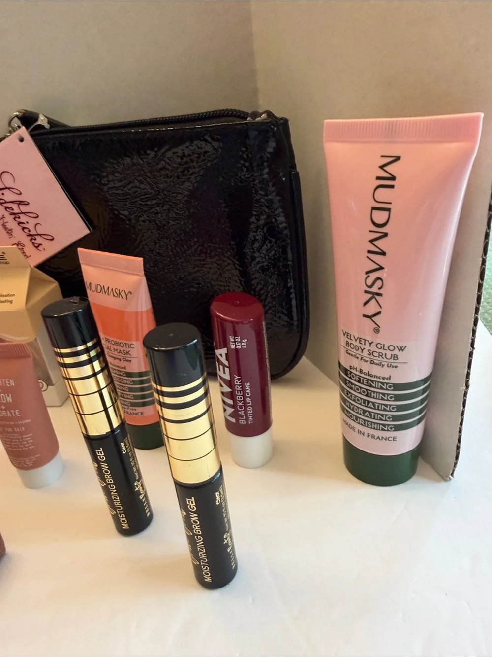 20 pieces Plus Bag Makeup and Skincare Collection